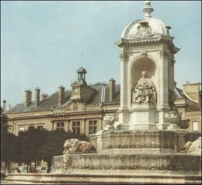 Quel nom porte la fontaine de la place Saint-Sulpice ?