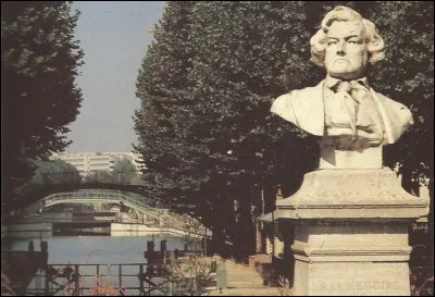 A qui est dédié ce square du Xe ?