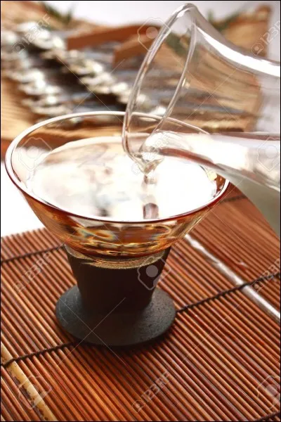 Quel terme japonais désigne une boisson alcoolisée à base de riz ?