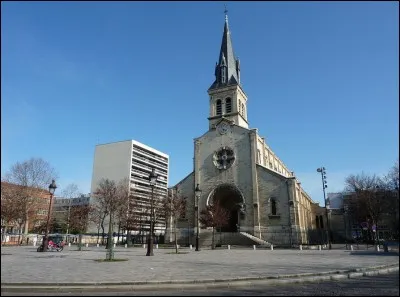 Quelle église est située place Jeanne d'Arc ?