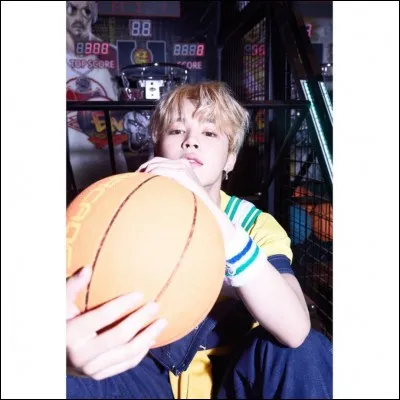 De qui Jimin est-il le plus proche ?