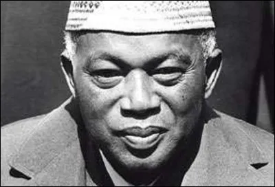 Quel homme dont le nom finit par ''na'' a été le premier président de la République malgache ?