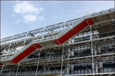 Si 1 500 personnes visitent un musée et si chaque guide peut accompagner 30 personnes, combien de guides faut-il en tout ?