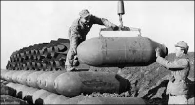 Quelle arme, lors des bombardements, a tué le plus de personnes ?