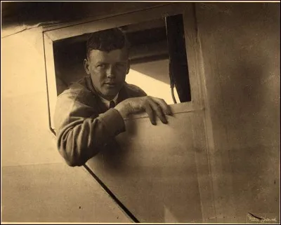 En quelle année, Charles Lindbergh, a-t-il traversé l'Atlantique en avion ?