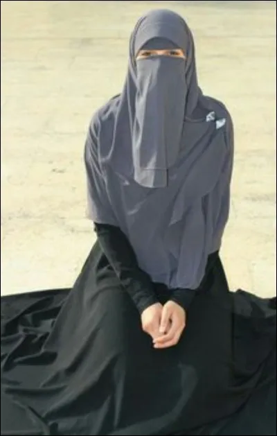 Pourquoi cache-t-elle son visage ?