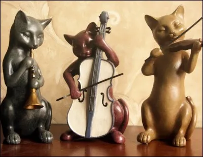 Quand la babiole se hausse du col et se désigne d'un terme un tantinet désuet.