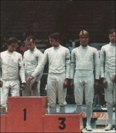 En quelle année, cette équipe de fleuret remporte-t-elle la médaille d'or olympique ?