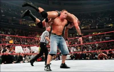 Combien de fois John Cena a-t-il port de Alttitude Adjustement  Orton  Bragging Rights ?