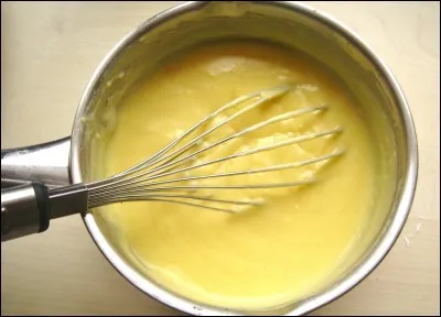 Quel est l'élément essentiel de la crème pâtissière ?