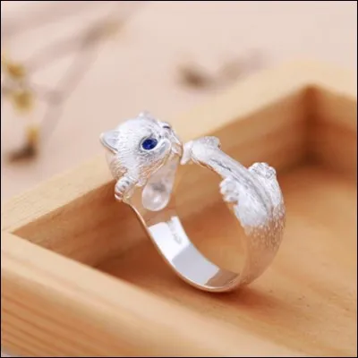 Serti sur une bague ou félin !
