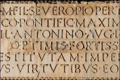 En quelle langue est la devise non-officielle de l'Union européenne ?