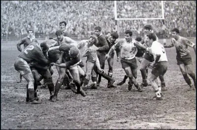 En rugby à XV, le dernier match du tournoi des cinq nations a lieu le 23 mars à Cardiff. Qui remporte le match et le tournoi ?