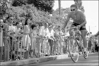 Le 21 juillet, le Tour de France connait un vainqueur inédit qui s'impose dans la dernière étape - contre la montre. De qui s'agit-il ?