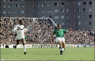 En football, c'est le quatrième titre de champion de France pour ce club qui remporte également, le 12 mai, la Coupe de France. Quel est ce club ?