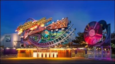En quoi l'attraction Rock n'Roller Coaster va-t-elle bientôt se transformer ?