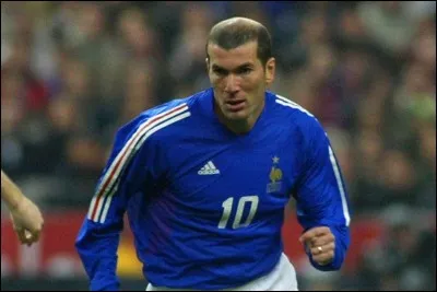 Quelle est cette légende du football ?