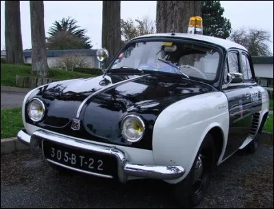 Dans quel pays la "voiture-pie" &eacute;tait-elle utilis&eacute;e par la police jusqu'&agrave; la fin des ann&eacute;es 1980 ?