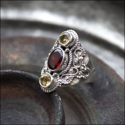 Quelles couleurs peut revêtir le grenat ?