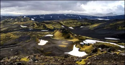 De combien de cratères est composé le Laki, volcan situé en Islande ?