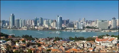 Xiamen est parmi les plus belles villes maritimes du monde. Elle se trouve dans un pays asiatique. Lequel ?