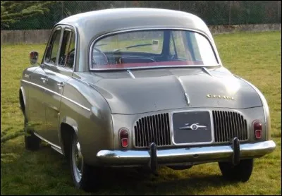 Jusqu'en 1961, la «Dauphine» ne fut, sommes toutes, qu'un apéritif... Et que fait-on après l'apéro ? (Ou, en clair, le nom du modèle suivant.)