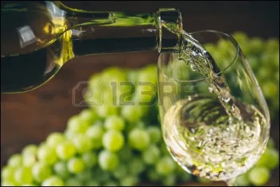 Quel est ce vin sec, d'appellation d'origine contrôlée produit principalement en Loire-Atlantique ?