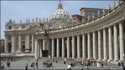 Partie 3 : Histoire 
Durant quel siècle débuta la construction du palais du Vatican ?