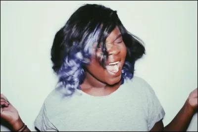 Comment s'appelle la sœur de Gloria ?