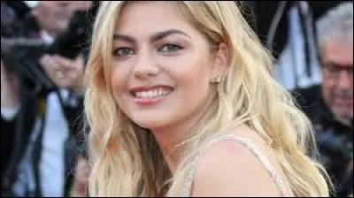 Louane a chanté une reprise aux paroles modifiées de ''Je vole'' de Michel Sardou pour le film ''La Famille -----------'' .