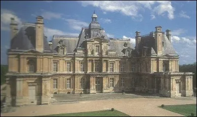 Quel nom porte le château de Maisons-Laffitte ?