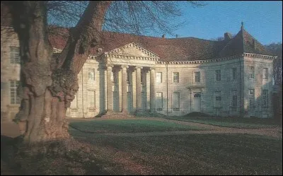Dans quelle commune se trouve ce château du Doubs ?