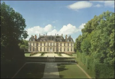 Dans quelle commune se trouve ce château où l'on peut voir la chambre du Perroquet ?