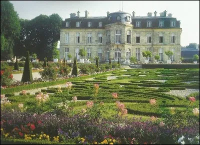 Qui a conçu les jardins du château de Champs-sur-Marne ?
