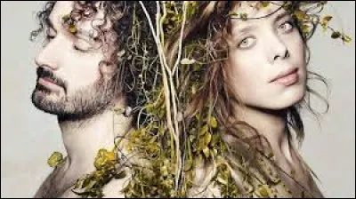 Le groupe Cats on Trees a chanté ''Sirens Call''. Dans la mythologie grecque, les sirènes étaient des créatures mi-femmes ---------------.