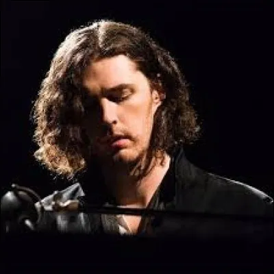 Que dénonce ''Take Me to Church'' du chanteur irlandais Hozier ?
