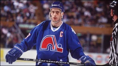 Qu'est devenu Joe Sakic aujourd'hui ?