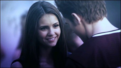 Qui était le copain de Elena avant Stefan ?