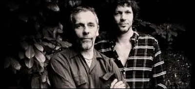 ''Droit dans le soleil'' est le premier single du groupe Détroit. Quel détroit n'existe pas ?