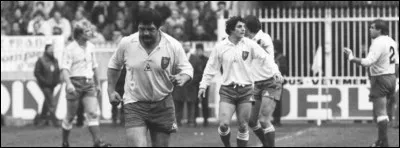Il fut le premier joueur français à prendre un carton rouge pour une "fourchette" dans le tournoi des Cinq Nations en 1984 ...