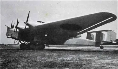 Ce bombardier lourd quadrimoteur, mis en service en 1933, utilisé dans les conflits contre la Chine et l'URSS, pouvait emporter 5 tonnes de bombes, mais lent et vulnérable, il a été retiré en 1940. De quel appareil s'agit-il ?