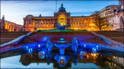 Birmingham compte 3 700 000 habitants. Situez-la ! (Regardez bien l'image)