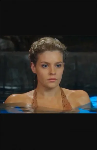 À qui Aquata donne-t-elle sa bague lunaire ?