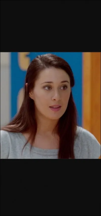 Quel est le travail d'Evie dans l'Océan Café ?