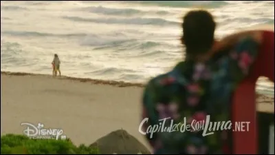 Qui est jaloux et pleure en voyant Simón et Luna sur la plage à la fin de la saison 2 ?