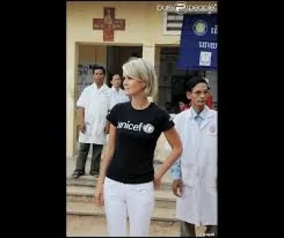 De quelles associations &eacute;tait-elle marraine ?