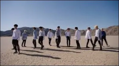 Quel est le groupe qui a chanté "Don't Wanna Cry" ?