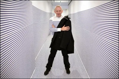 Quel vêtement Jean-Paul Gaultier a-t-il mis en avant dans les années 80 ?