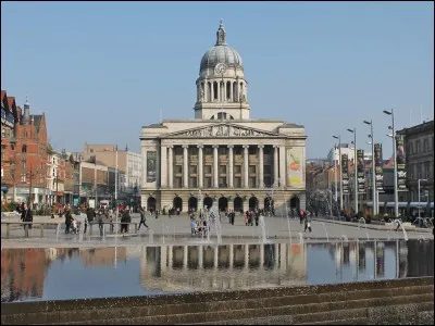 Nottingham est située aux/en :