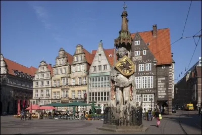 C'est une ville portuaire du nord de l'Allemagne, située sur la Weser. On y trouve la "statue de Roland", protecteur de la ville, érigée au début du XVe siècle sur la Markplatz.